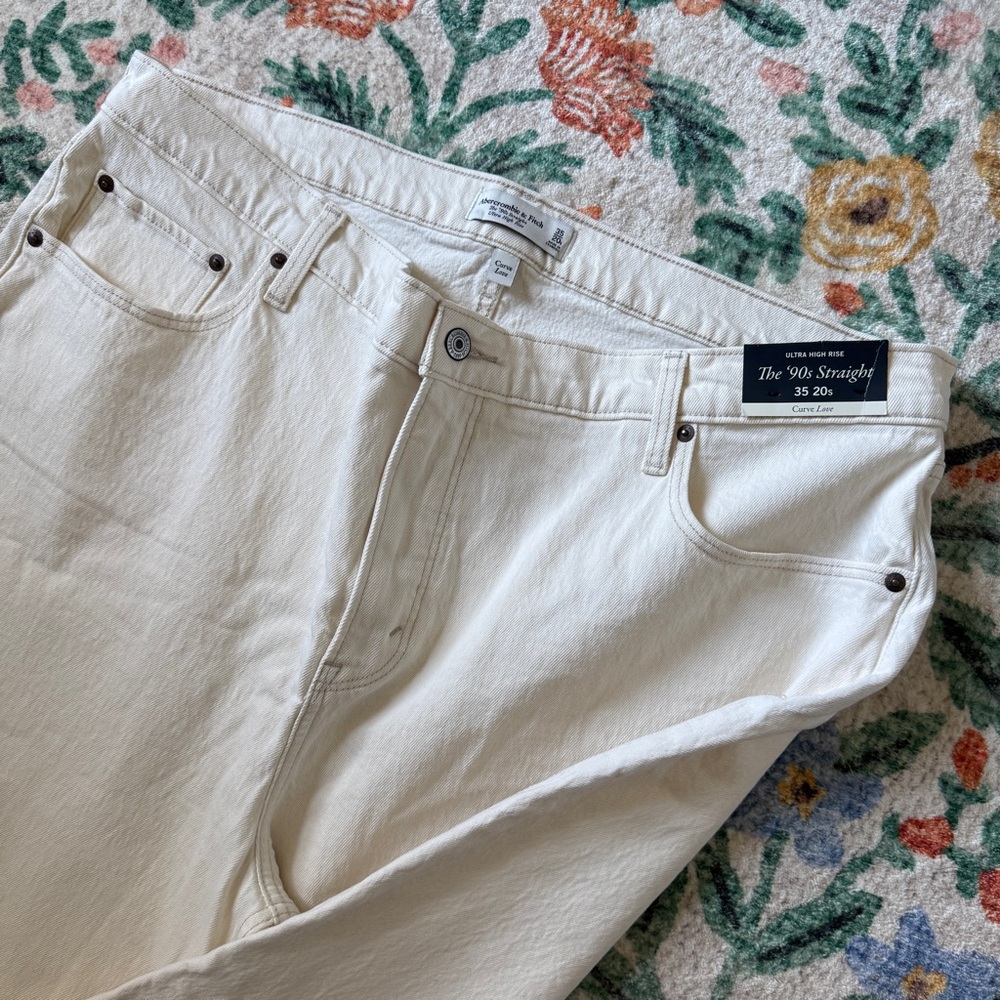A&F Curve Love Ultra High Rise 90s Straight Jeans
